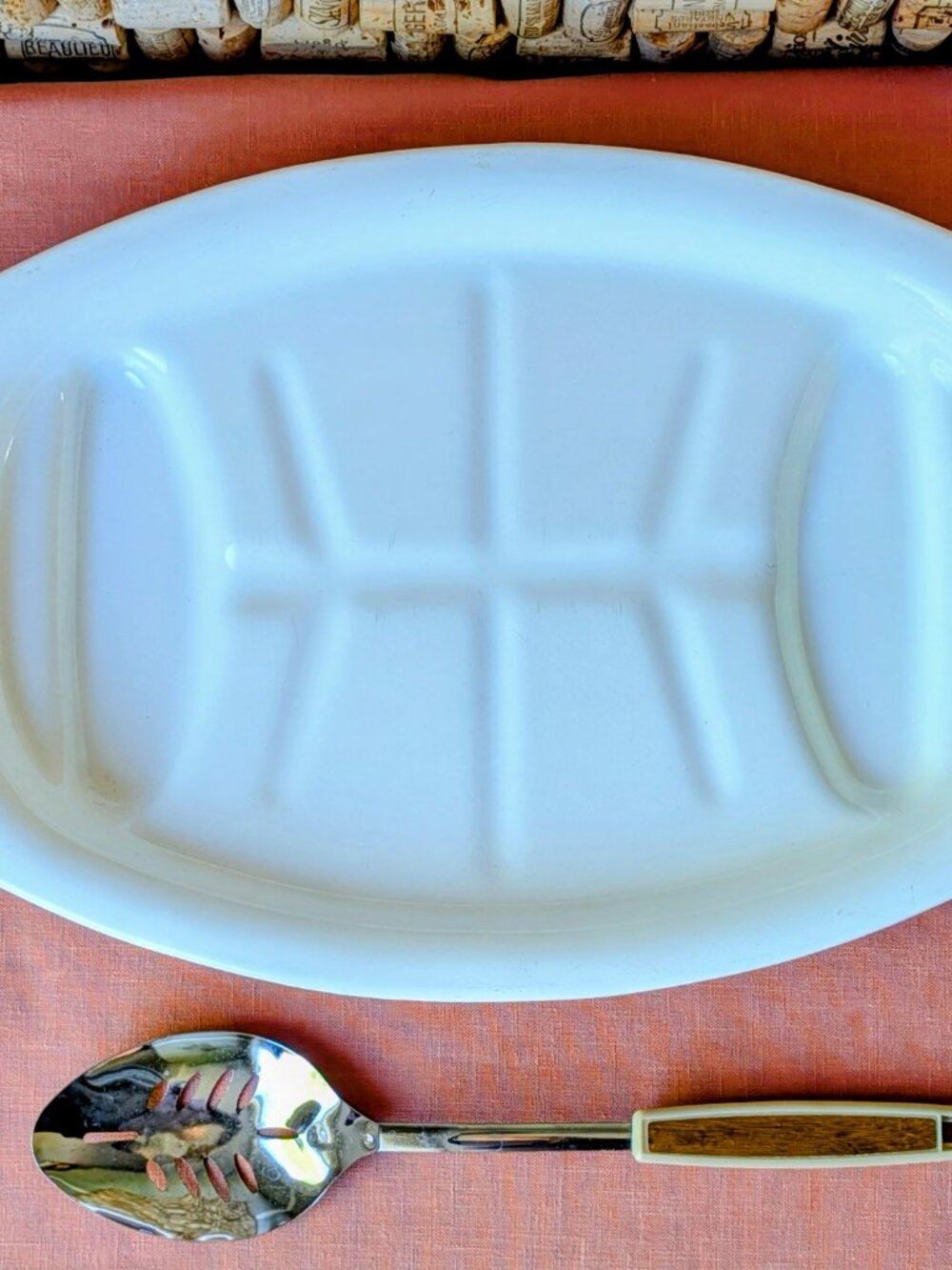 Meat Platter w/ MCM Metal & Wood Serving Base | CorningWare P‑19 Blue Cornflower - Picture 9 of 12